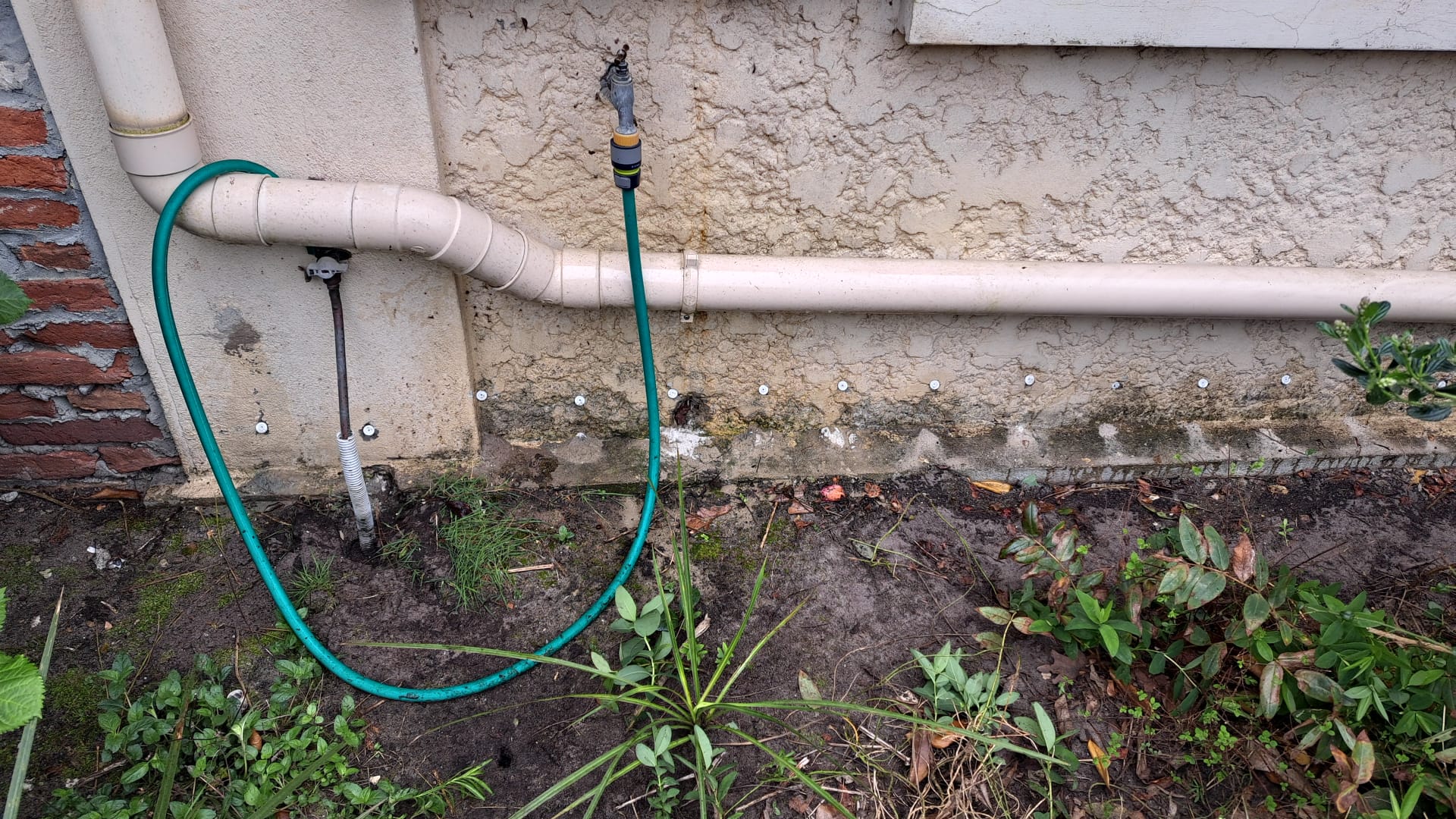 Assèchement des murs Gastes - Injection de résine - Tuyaux Arrosage