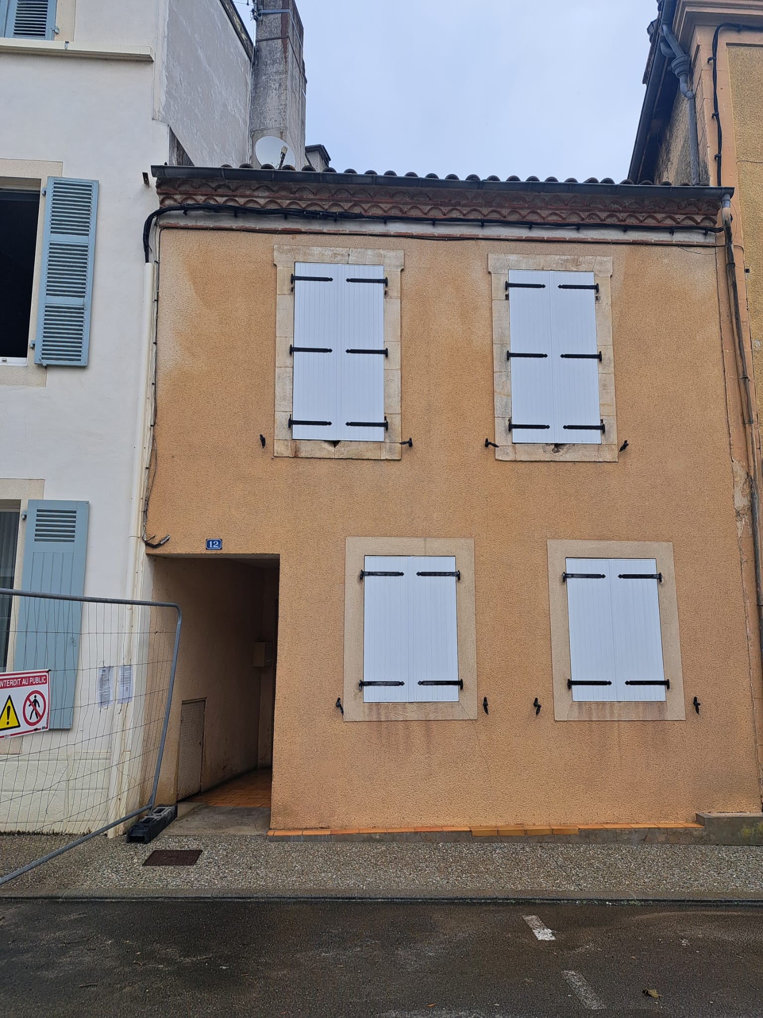 Hydrofuge d'une façade Mont-de-Marsan - Façade avec volet blanc